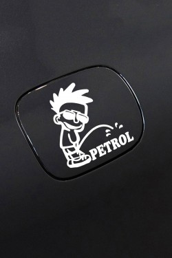 Işeyen Çocuk Depo Kapağı Sticker 11x11