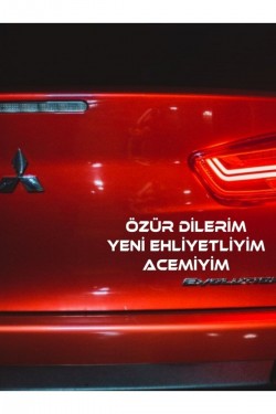 Yeni Ehliyetliyim Acemiyim Araç Sticker Çıkartması Beyaz -trafikte Hoşgörü Sağlıyor
