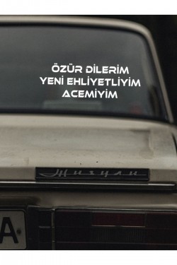 Yeni Ehliyetliyim Acemiyim Araç Sticker Çıkartması Beyaz -trafikte Hoşgörü Sağlıyor