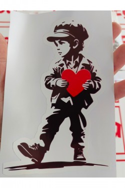 Kalp tutan çocuk sticker renkli baskı baskes 1 adet 11x17 cm