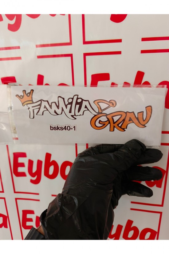 - Ağır aile 1 ader 18x6 cm boyutlarındaki bu renkli baskı sticker, dayanıklılığı ile öne çıkar.; -